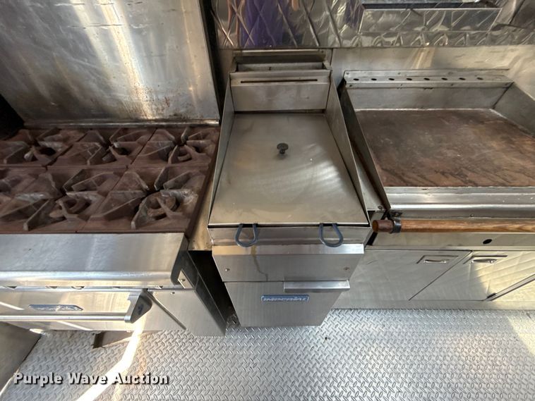 image for item EU2061 2000 Workhorse 1 Ton Nominal food truck