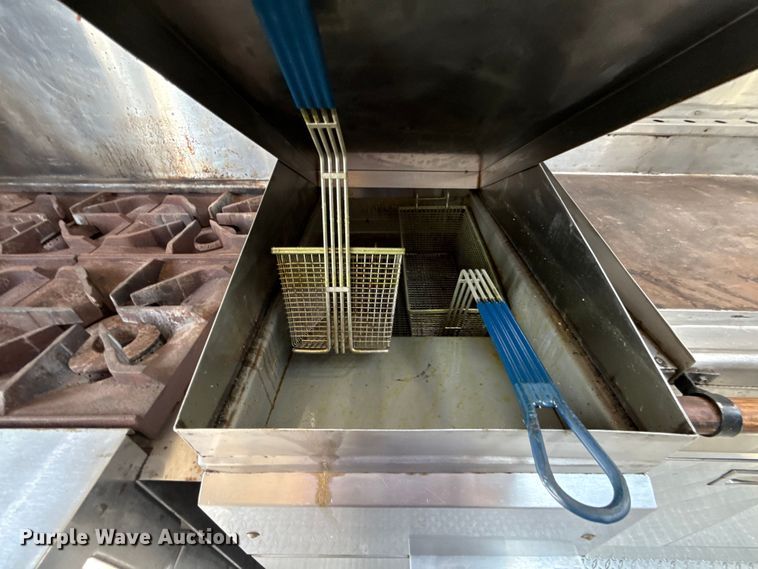 image for item EU2061 2000 Workhorse 1 Ton Nominal food truck