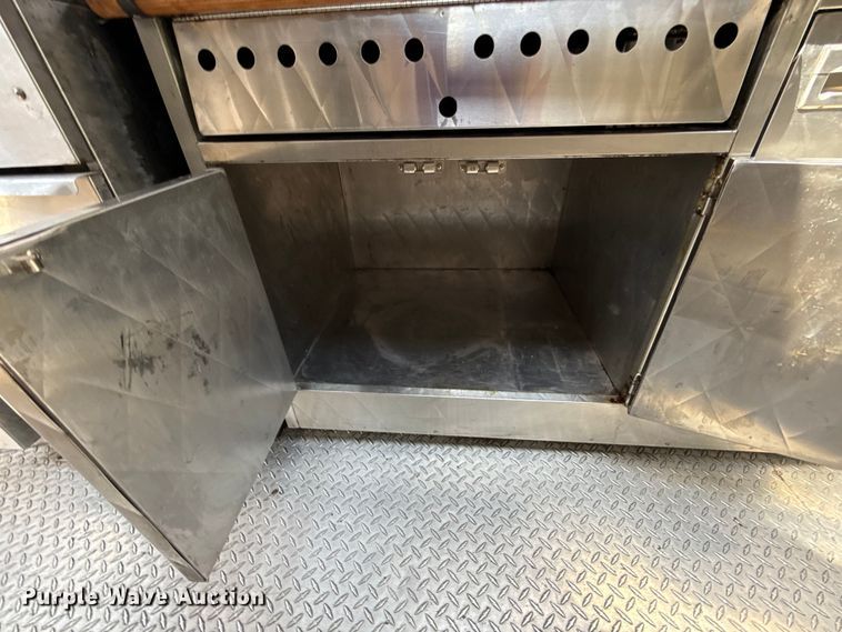 image for item EU2061 2000 Workhorse 1 Ton Nominal food truck