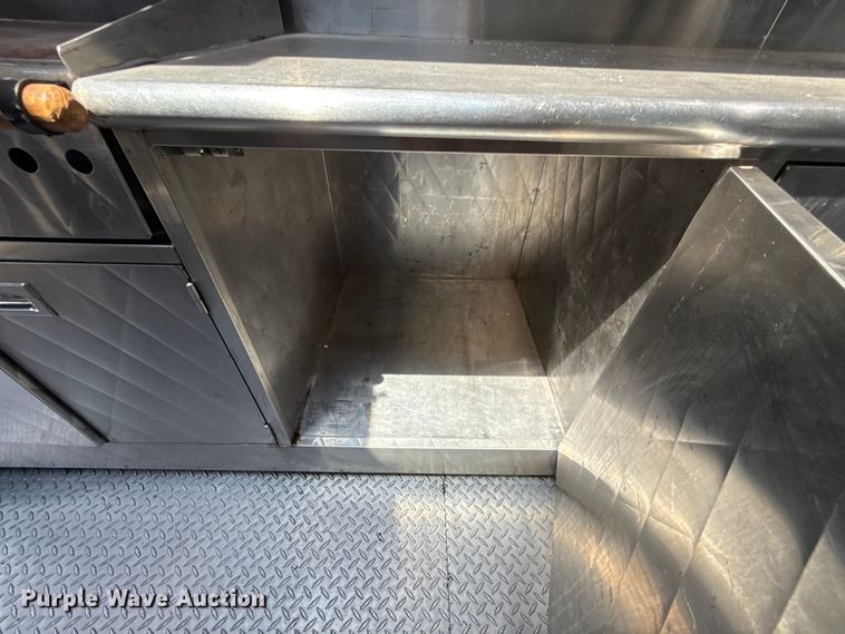 image for item EU2061 2000 Workhorse 1 Ton Nominal food truck