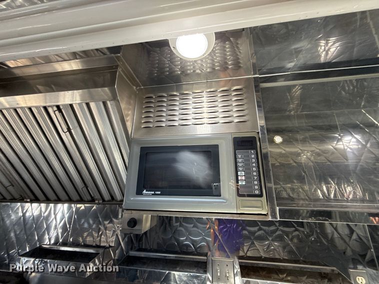 image for item EU2061 2000 Workhorse 1 Ton Nominal food truck