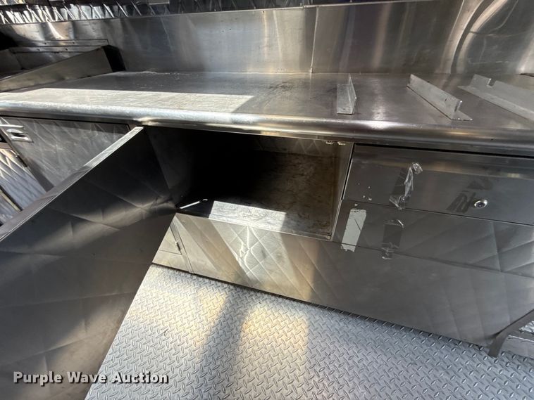 image for item EU2061 2000 Workhorse 1 Ton Nominal food truck