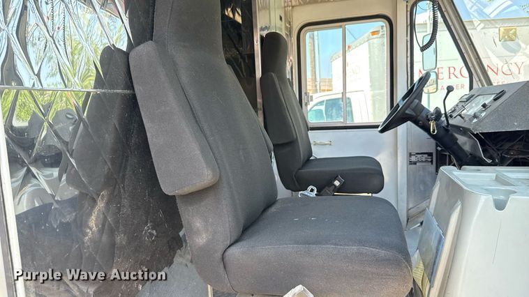 image for item EU2061 2000 Workhorse 1 Ton Nominal food truck