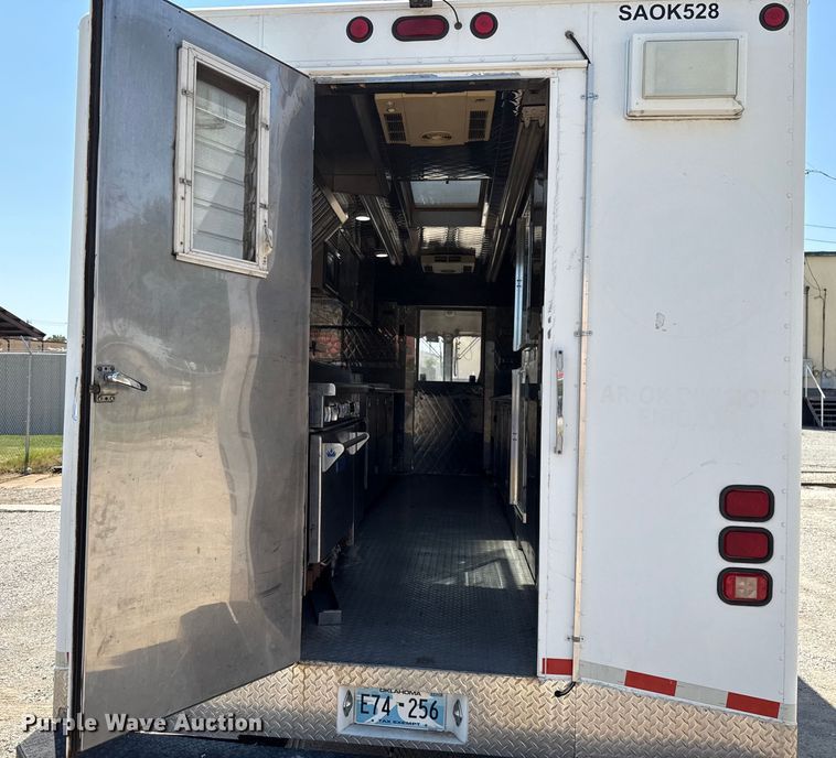 image for item EU2061 2000 Workhorse 1 Ton Nominal food truck