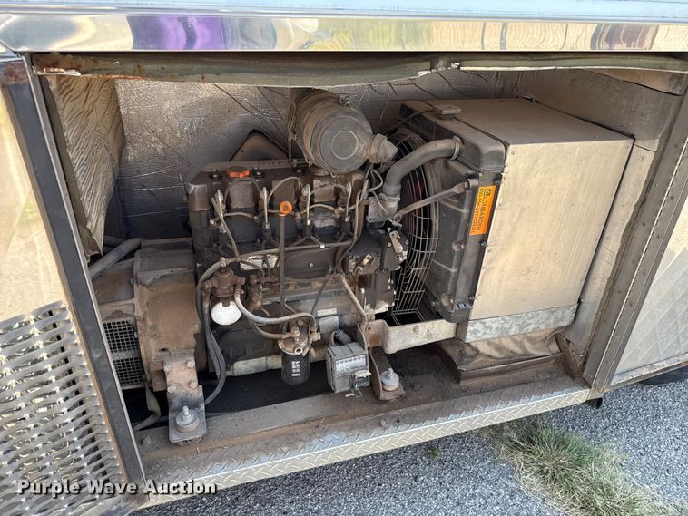 image for item EU2061 2000 Workhorse 1 Ton Nominal food truck