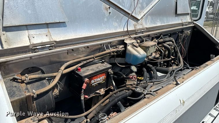 image for item EU2061 2000 Workhorse 1 Ton Nominal food truck