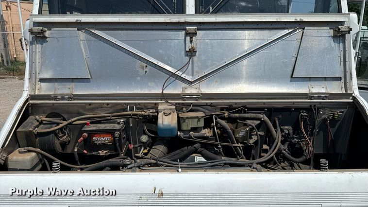 image for item EU2061 2000 Workhorse 1 Ton Nominal food truck