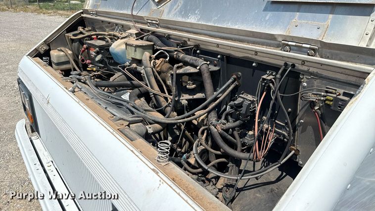 image for item EU2061 2000 Workhorse 1 Ton Nominal food truck