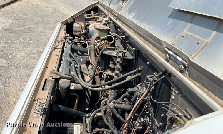 image for item EU2061 2000 Workhorse 1 Ton Nominal food truck