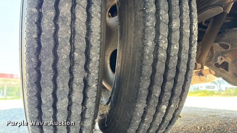 image for item EU2061 2000 Workhorse 1 Ton Nominal food truck