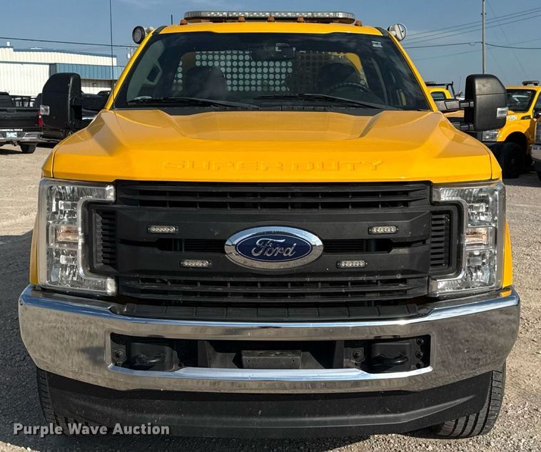 image for item EU2062 2019 Ford F350 Super Duty  utility bed pickup truck
