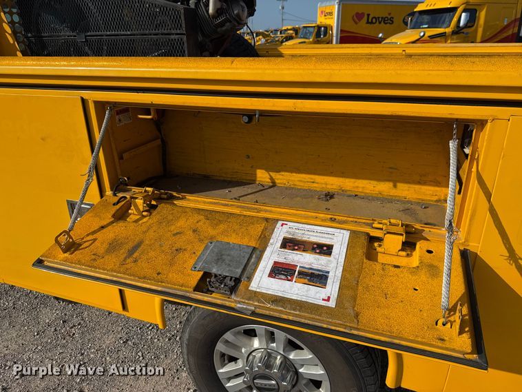 image for item EU2062 2019 Ford F350 Super Duty  utility bed pickup truck