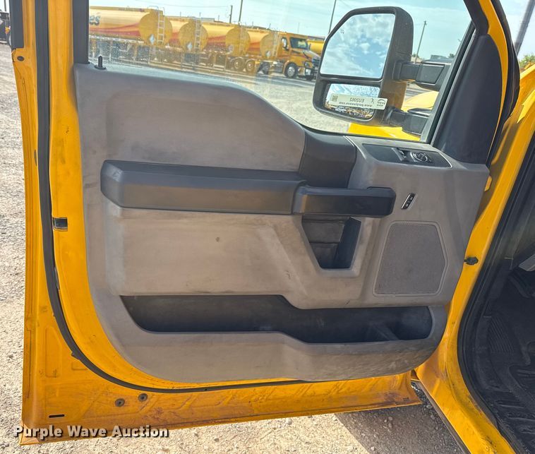 image for item EU2062 2019 Ford F350 Super Duty  utility bed pickup truck