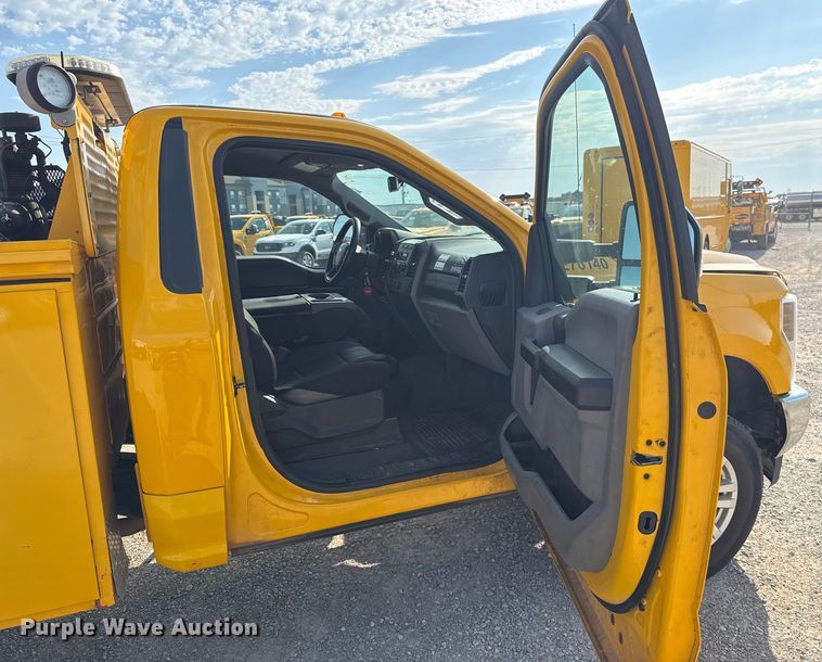 image for item EU2062 2019 Ford F350 Super Duty  utility bed pickup truck