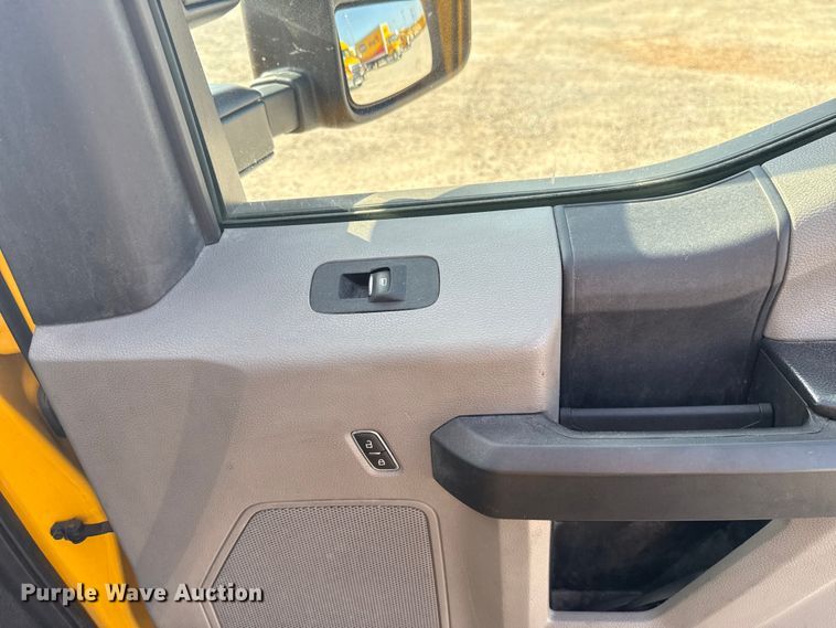 image for item EU2062 2019 Ford F350 Super Duty  utility bed pickup truck