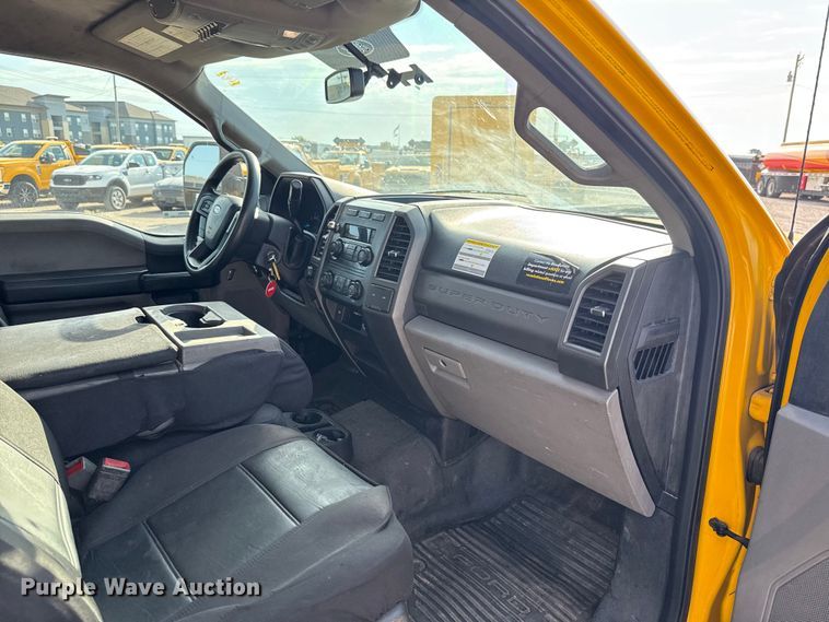 image for item EU2062 2019 Ford F350 Super Duty  utility bed pickup truck