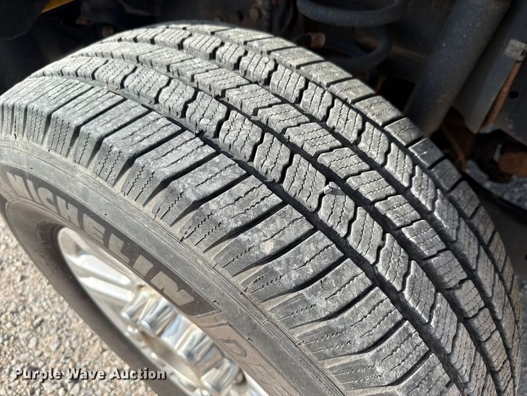 image for item EU2062 2019 Ford F350 Super Duty  utility bed pickup truck