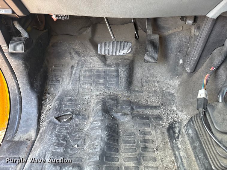 image for item EU2064 2015 Ford F250 utility bed pickup truck