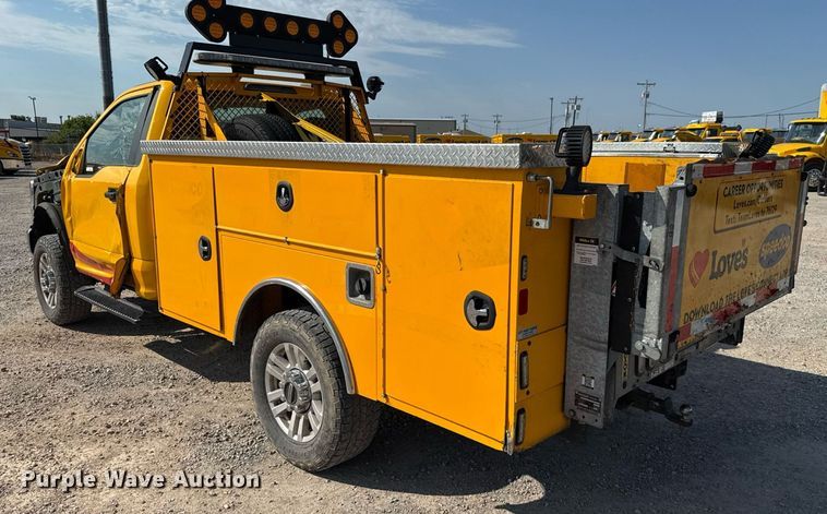 image for item EU2065 2021 Ford F350 Super Duty  utility bed pickup truck