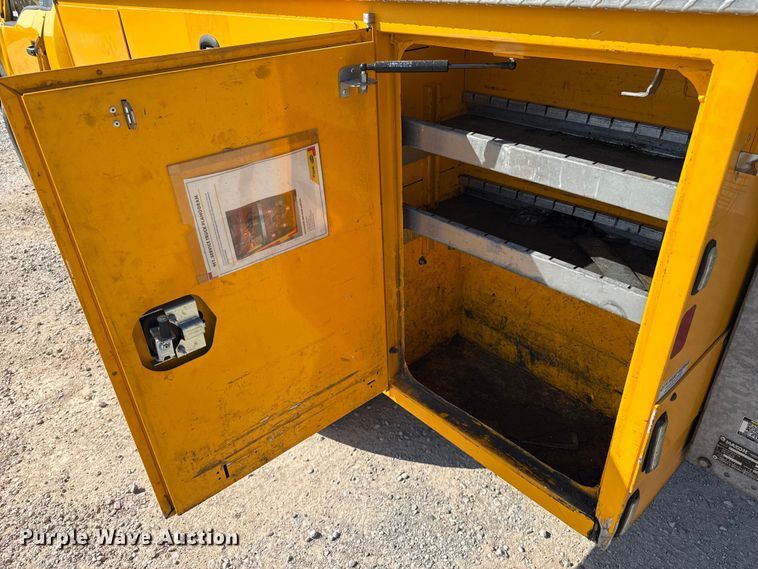 image for item EU2065 2021 Ford F350 Super Duty  utility bed pickup truck