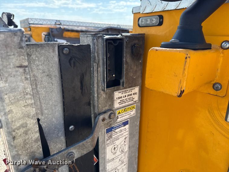 image for item EU2065 2021 Ford F350 Super Duty  utility bed pickup truck