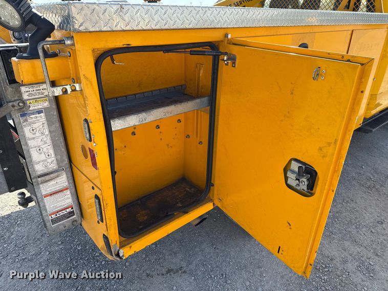 image for item EU2065 2021 Ford F350 Super Duty  utility bed pickup truck