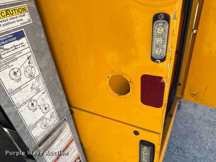 image for item EU2065 2021 Ford F350 Super Duty  utility bed pickup truck