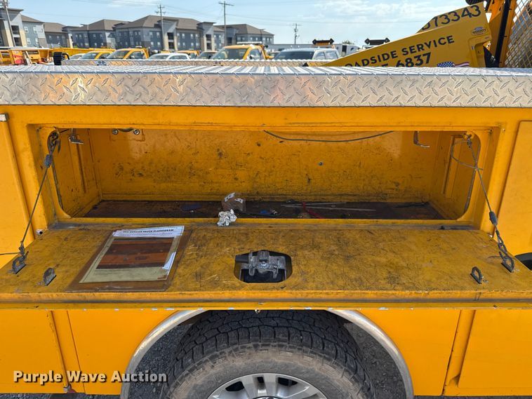 image for item EU2065 2021 Ford F350 Super Duty  utility bed pickup truck