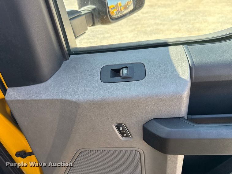 image for item EU2065 2021 Ford F350 Super Duty  utility bed pickup truck