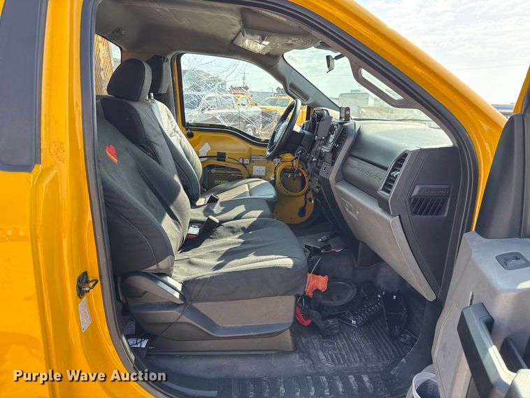 image for item EU2065 2021 Ford F350 Super Duty  utility bed pickup truck