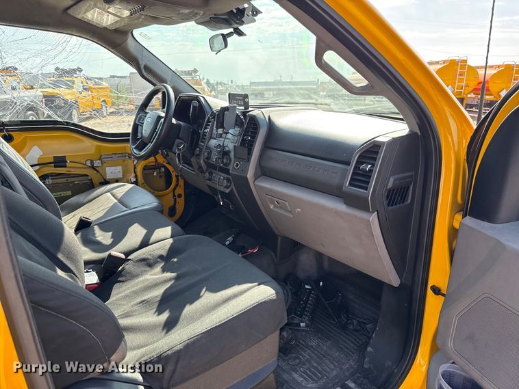 image for item EU2065 2021 Ford F350 Super Duty  utility bed pickup truck