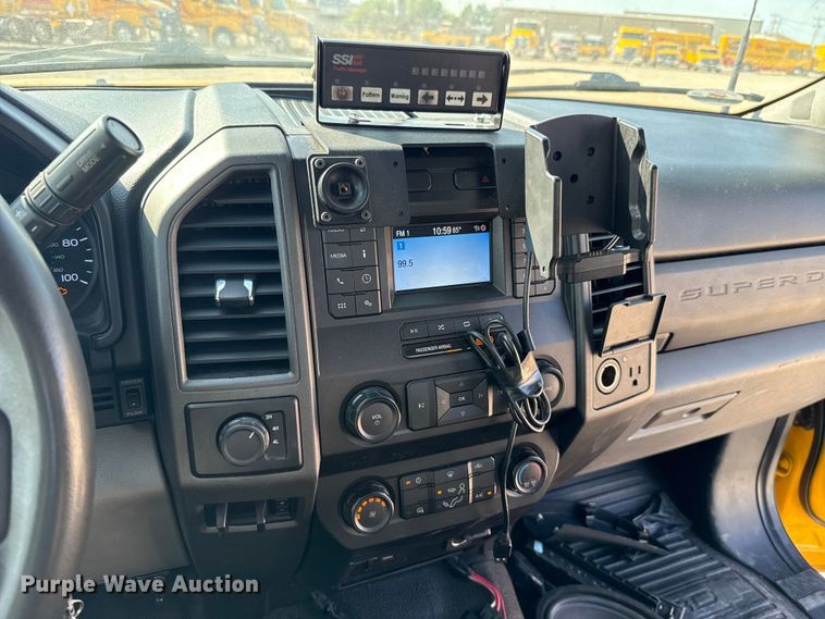 image for item EU2065 2021 Ford F350 Super Duty  utility bed pickup truck