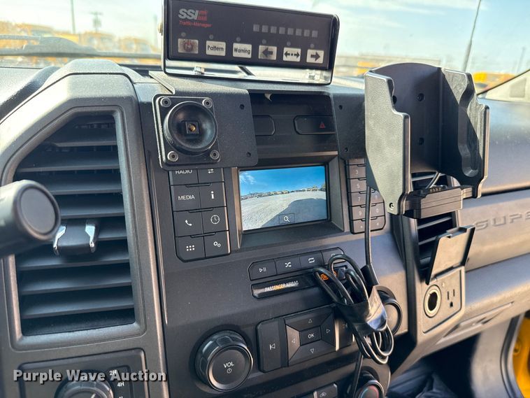 image for item EU2065 2021 Ford F350 Super Duty  utility bed pickup truck