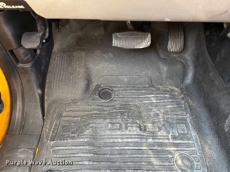 image for item EU2065 2021 Ford F350 Super Duty  utility bed pickup truck