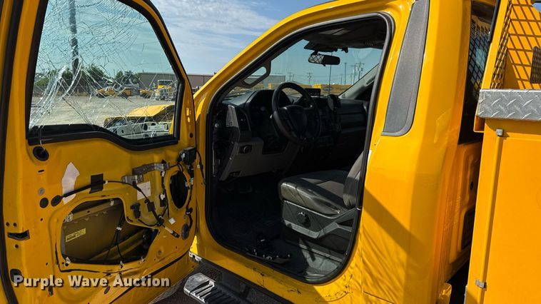 image for item EU2065 2021 Ford F350 Super Duty  utility bed pickup truck