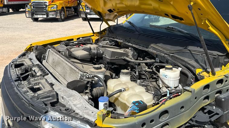 image for item EU2065 2021 Ford F350 Super Duty  utility bed pickup truck