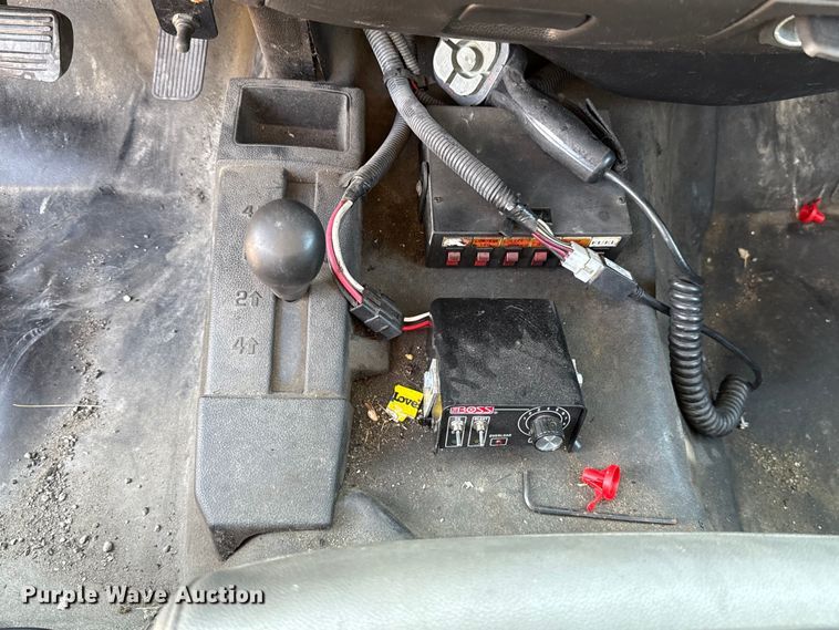 image for item EU2066 2016 Chevrolet Silverado 3500HD utility bed pickup truck