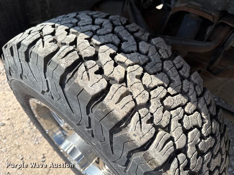 image for item EU2066 2016 Chevrolet Silverado 3500HD utility bed pickup truck