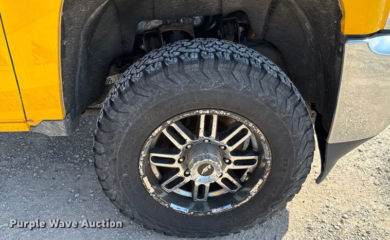 image for item EU2066 2016 Chevrolet Silverado 3500HD utility bed pickup truck