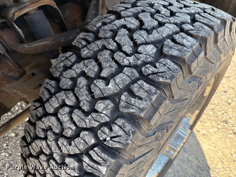 image for item EU2066 2016 Chevrolet Silverado 3500HD utility bed pickup truck