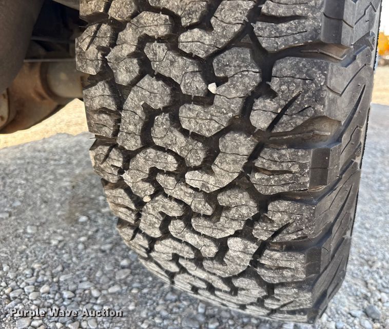 image for item EU2066 2016 Chevrolet Silverado 3500HD utility bed pickup truck