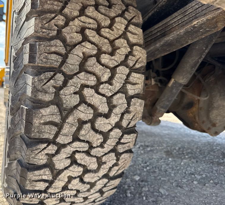 image for item EU2066 2016 Chevrolet Silverado 3500HD utility bed pickup truck