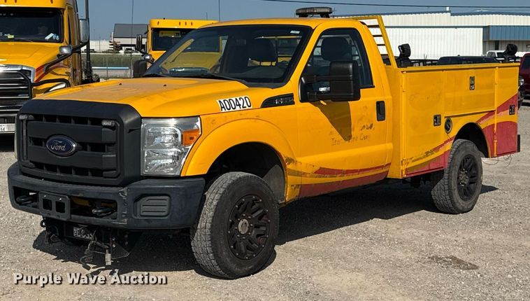 image for item EU2067 2015 Ford F350 Super Duty  utility bed pickup truck