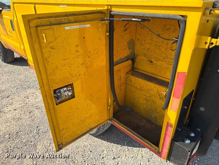 image for item EU2067 2015 Ford F350 Super Duty  utility bed pickup truck