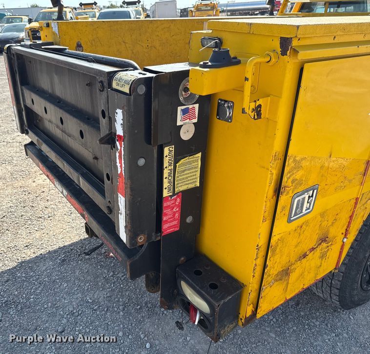 image for item EU2067 2015 Ford F350 Super Duty  utility bed pickup truck