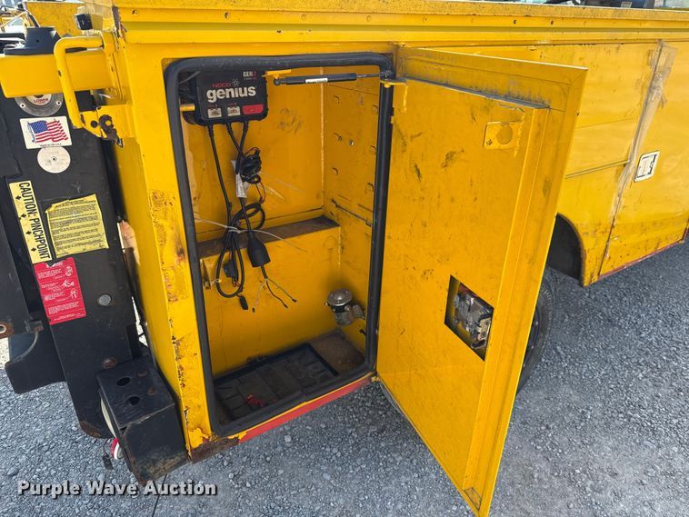 image for item EU2067 2015 Ford F350 Super Duty  utility bed pickup truck