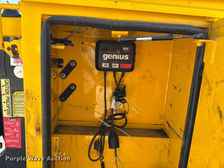 image for item EU2067 2015 Ford F350 Super Duty  utility bed pickup truck