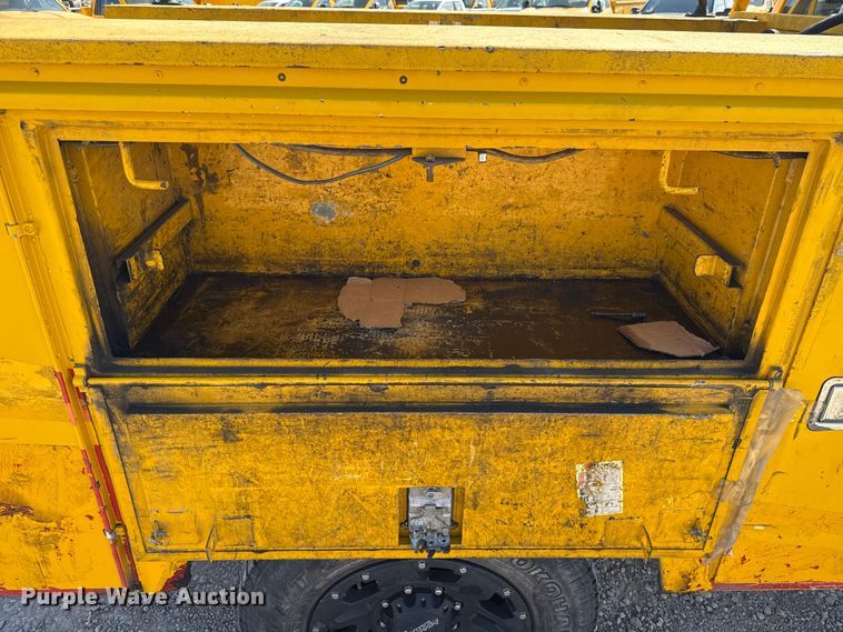 image for item EU2067 2015 Ford F350 Super Duty  utility bed pickup truck