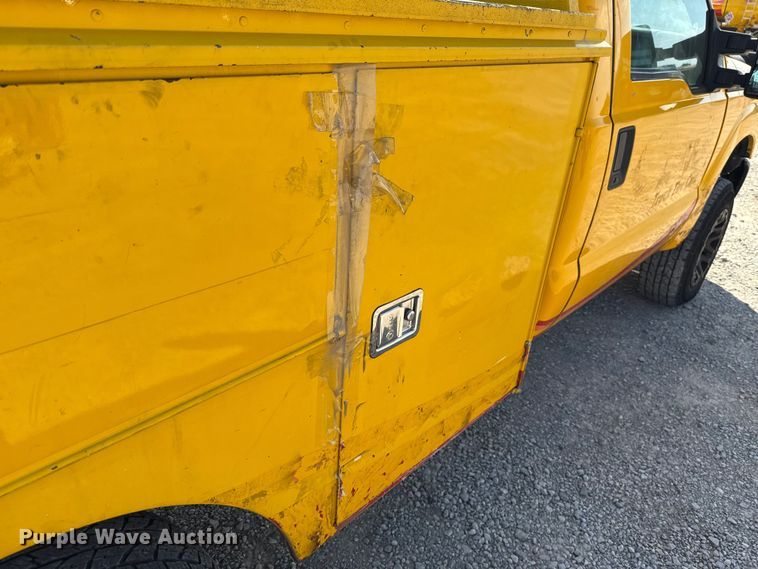 image for item EU2067 2015 Ford F350 Super Duty  utility bed pickup truck