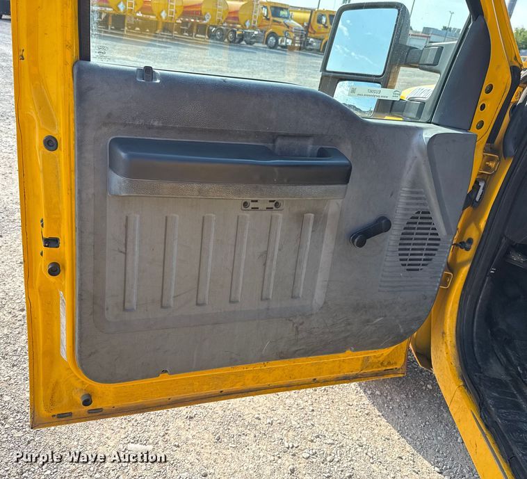 image for item EU2067 2015 Ford F350 Super Duty  utility bed pickup truck